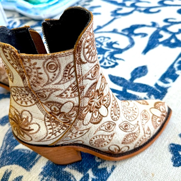 Beautiful boots size 8.5 - Picture 4 of 5